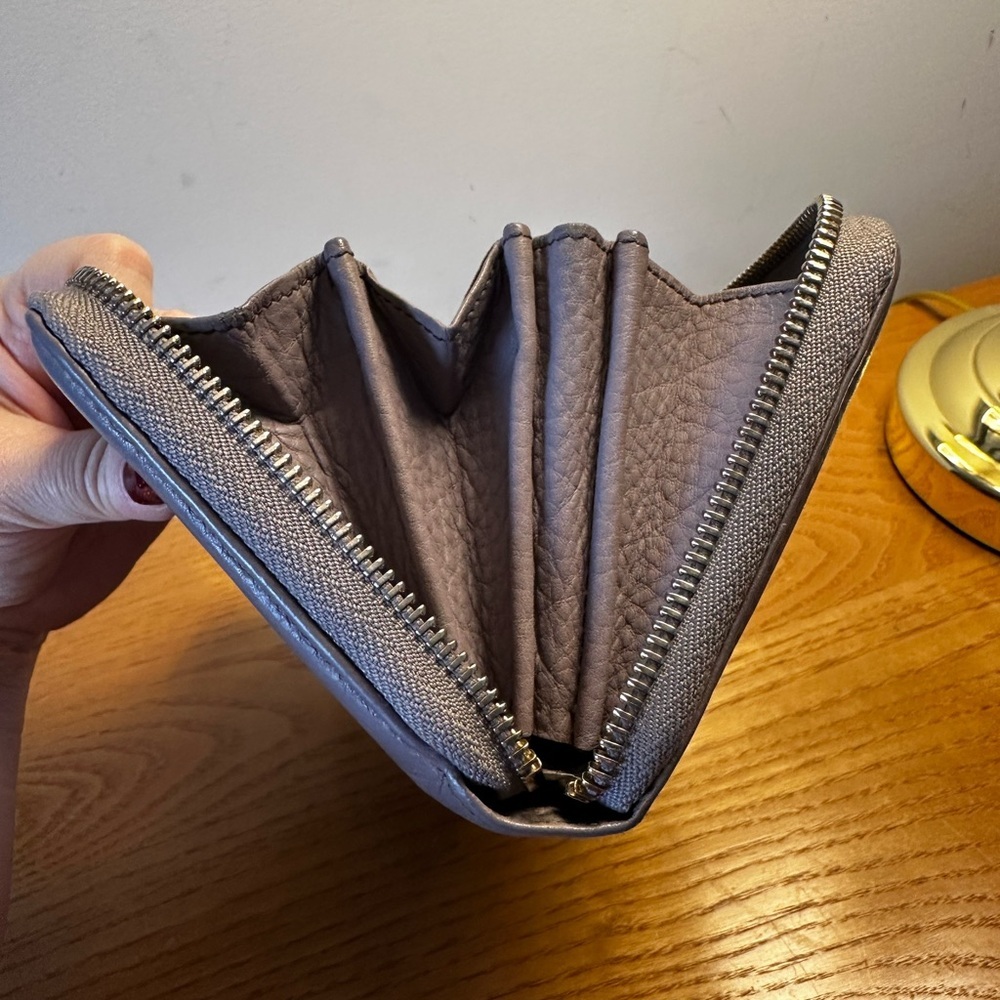 Gucci Mauve Leather Soho Zip Wallet - Picture 10 of 11